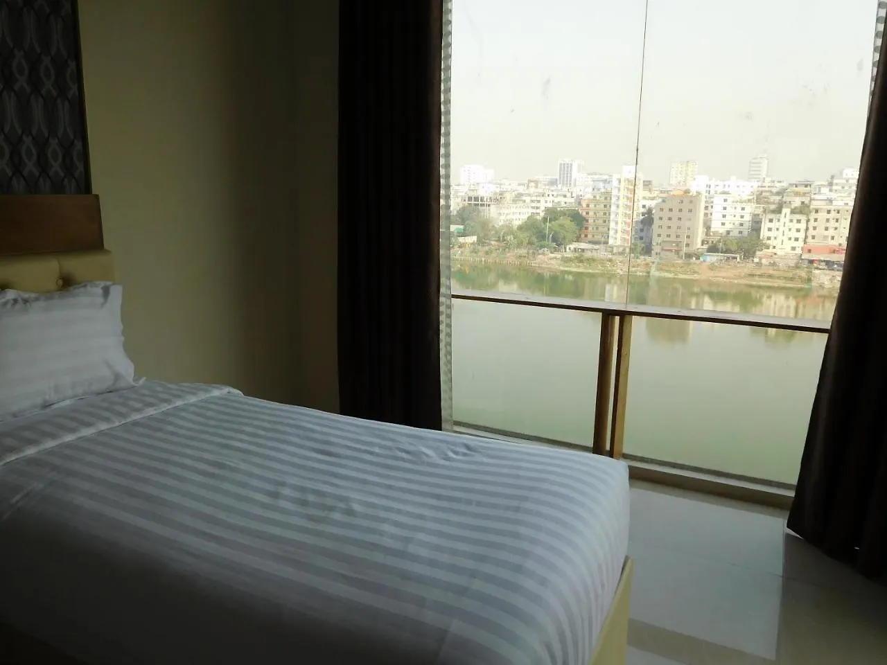 *** מלון דאהקה Lakewood Residency בנגלדש