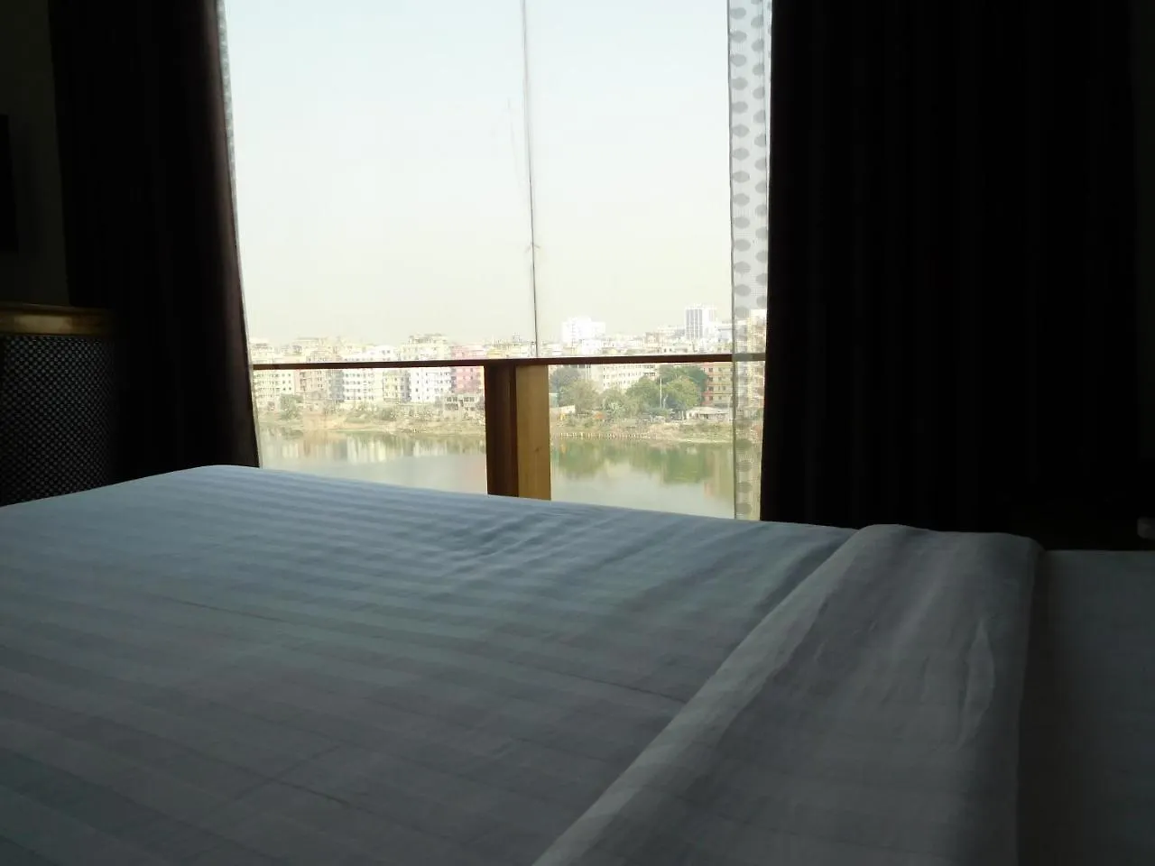 מלון דאהקה Lakewood Residency